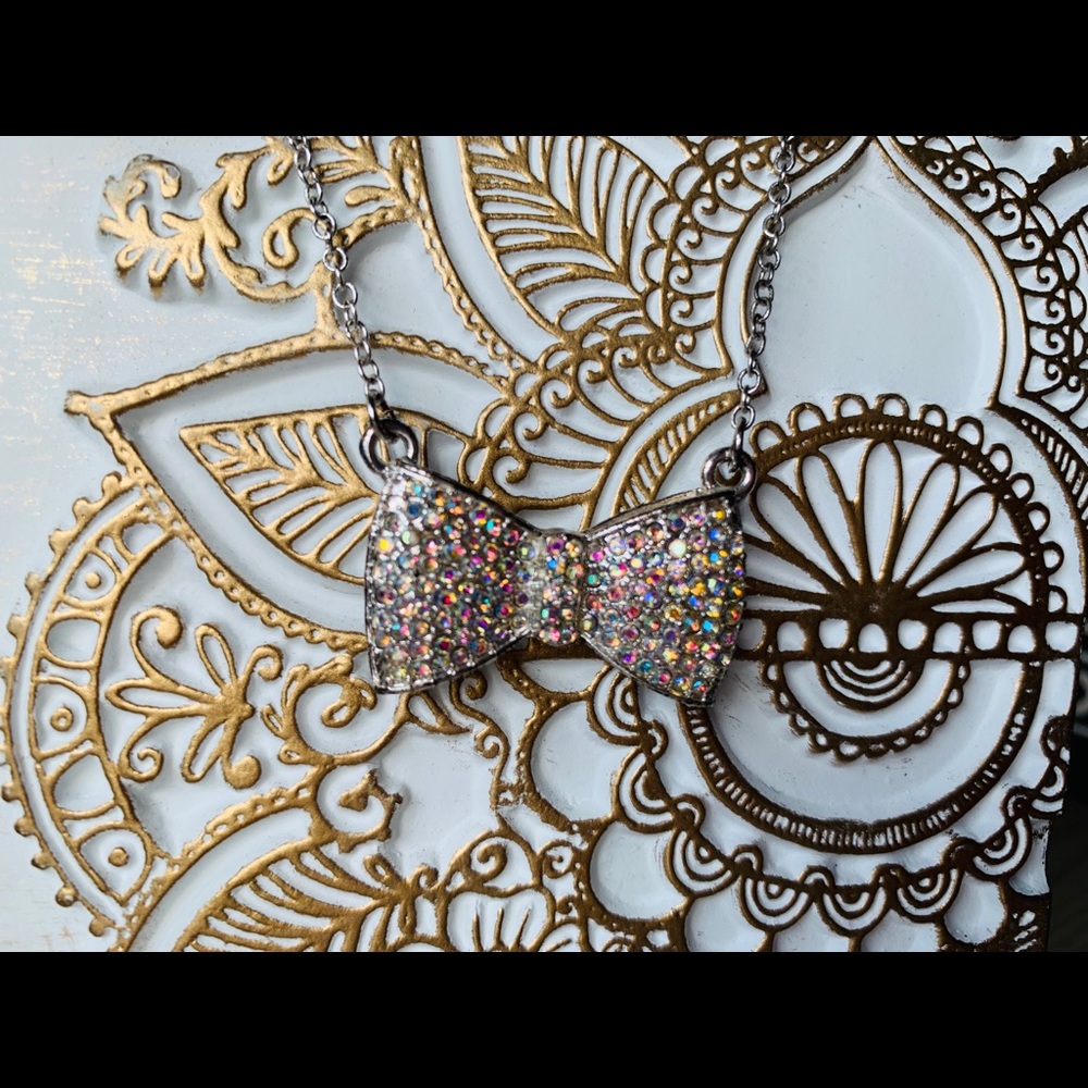 Lot of bow necklaces
